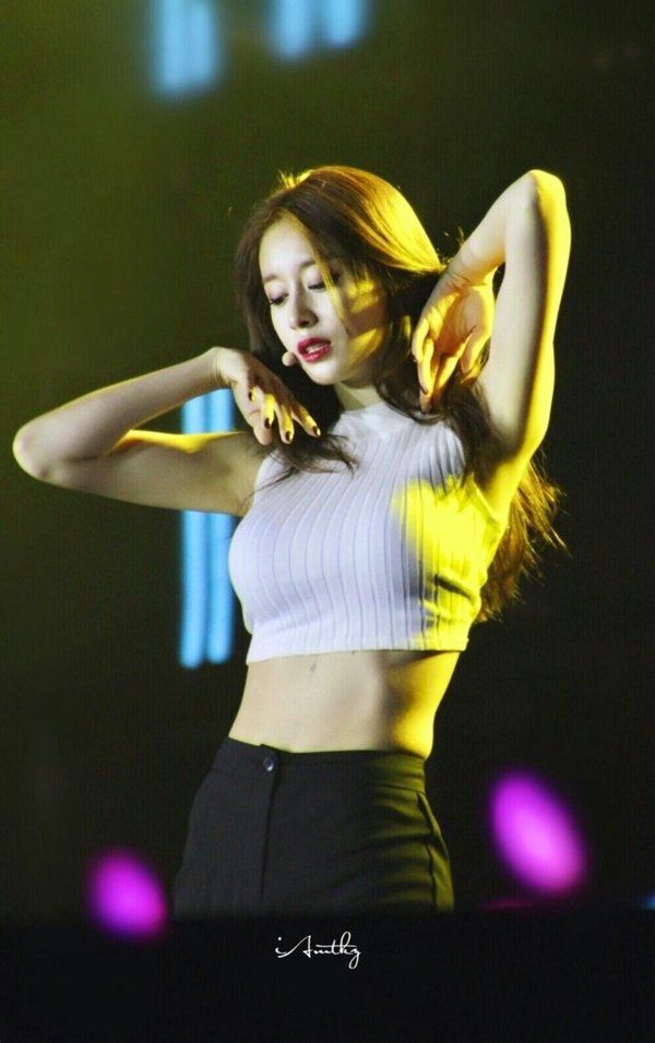Jiyeon xuất hiện với thân hình gầy gò khiến netizen xót xa