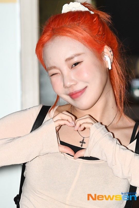 Jooe khoe ảnh selfie ảo tung chảo, nhan sắc lấn lướt cả chị đẹp Dara