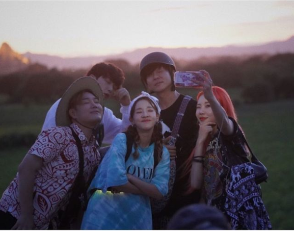 Jooe khoe ảnh selfie ảo tung chảo, nhan sắc lấn lướt cả chị đẹp Dara