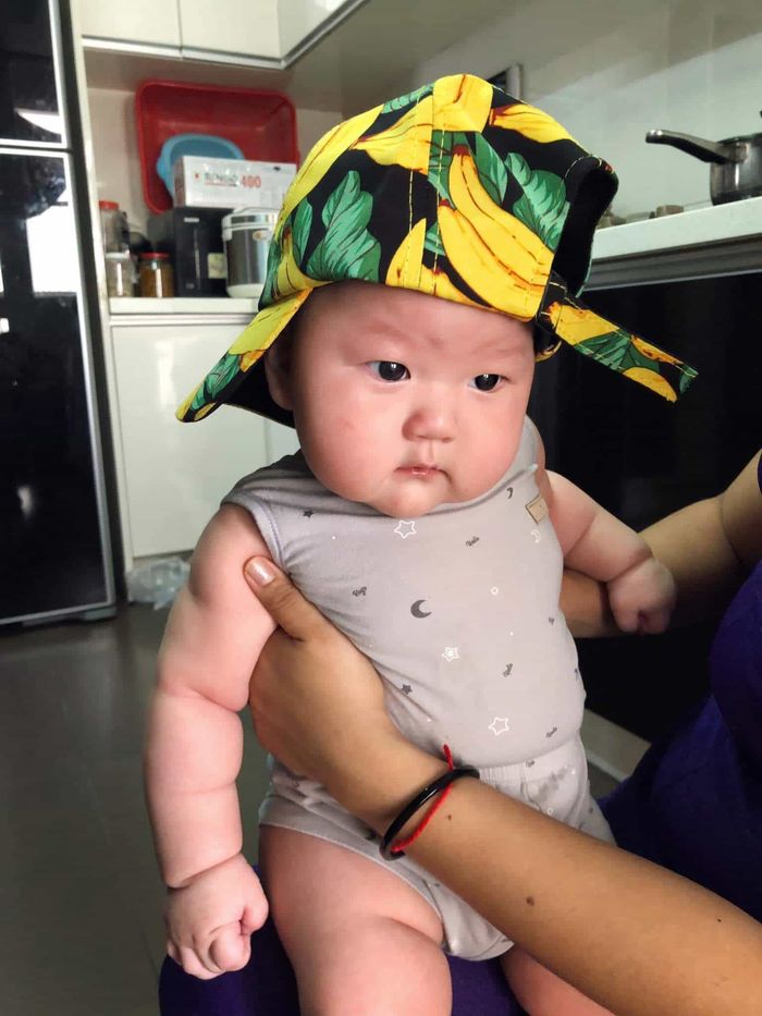 Cao Thái Hà chị chị em em với Nhật Kim Anh, H'Hen Niê khoe eo bé tí
