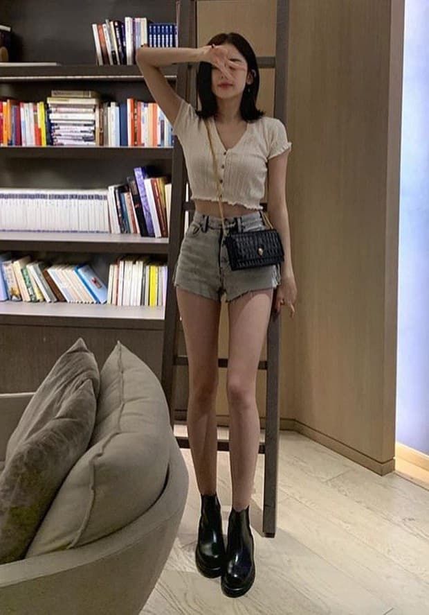 Lắm khi chân gầy lại là vũ khí mặc đẹp tối thượng của loạt sao nữ Cbiz