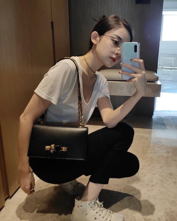 Lắm khi chân gầy lại là vũ khí mặc đẹp tối thượng của loạt sao nữ Cbiz
