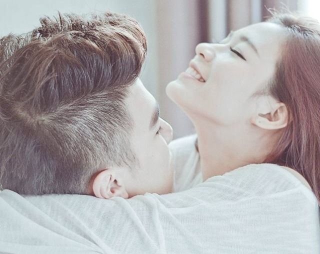 Khoa học chứng minh: Đi tất cũng giúp tăng ham muốn chuyện yêu