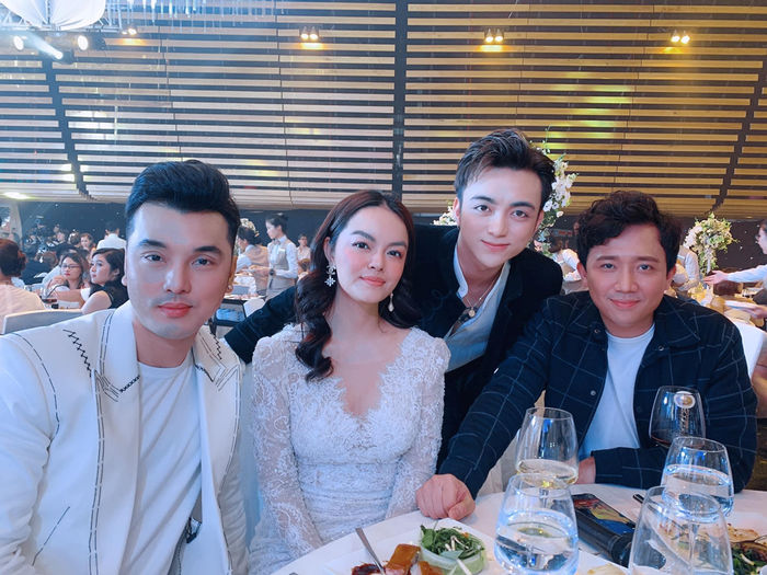 Không gian tiệc cưới như khu vườn công chúa của ái nữ nhà Minh Nhựa
