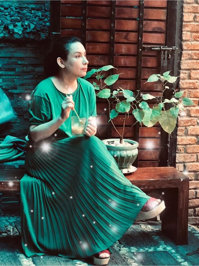 Kiếm tiền siêu khủng, nữ ca sĩ đông con nhất showbiz Việt sống giản dị