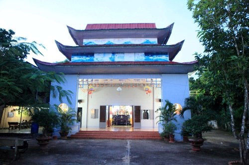 Kiếm tiền siêu khủng, nữ ca sĩ đông con nhất showbiz Việt sống giản dị