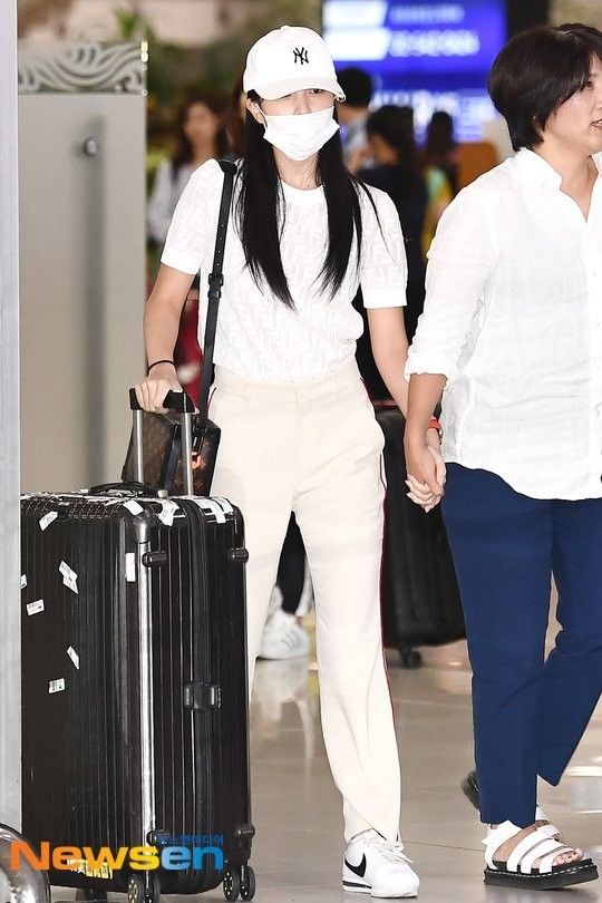 Knet thương xót Mina nhưng chê bai Jisoo thậm tệ
