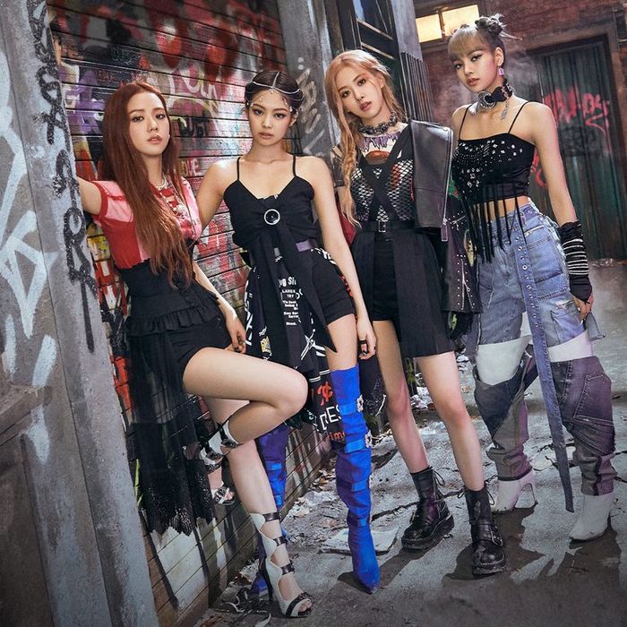 Knet thương xót Mina nhưng chê bai Jisoo thậm tệ