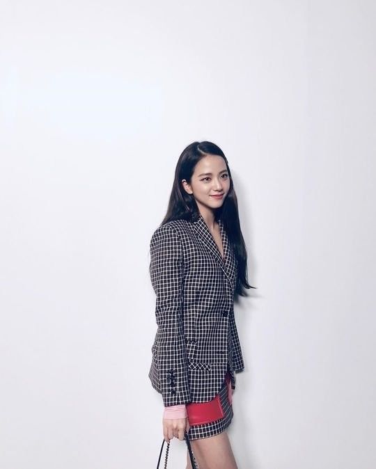 Knet thương xót Mina nhưng chê bai Jisoo thậm tệ