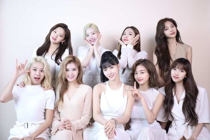 Knet thương xót Mina nhưng chê bai Jisoo thậm tệ