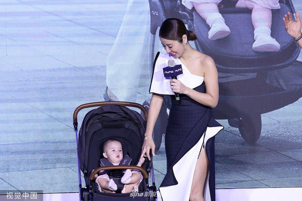 Lâm Tâm Như hở bạo khoe chân dài sexy, nhưng vòng 2 to bất thường