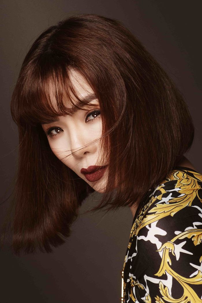 Lệ Quyên nhá hàng bộ ảnh khoe vòng eo bé đến khó tin ở tuổi 38