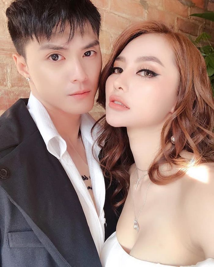 Tim sơn móng tay đen nữ tính, Gil Lê xuất hiện lần đầu sau tin hẹn hò