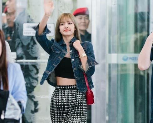Lisa (Black Pink) thậm chí dùng băng đô thay thắt lưng cũng vẫn vừa
