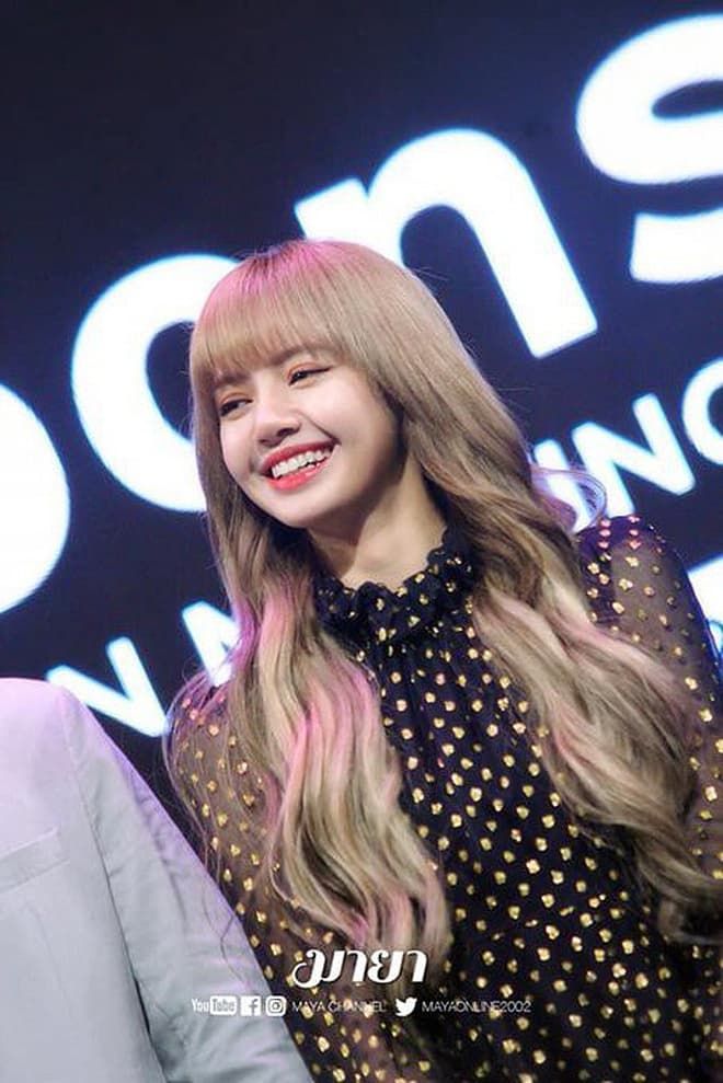 Lisa (Black Pink) thậm chí dùng băng đô thay thắt lưng cũng vẫn vừa