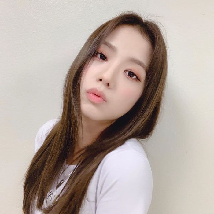 Lisa, Jisoo cùng chiếm giữ 2 vị trí đầu top 100 sao nữ đẹp nhất
