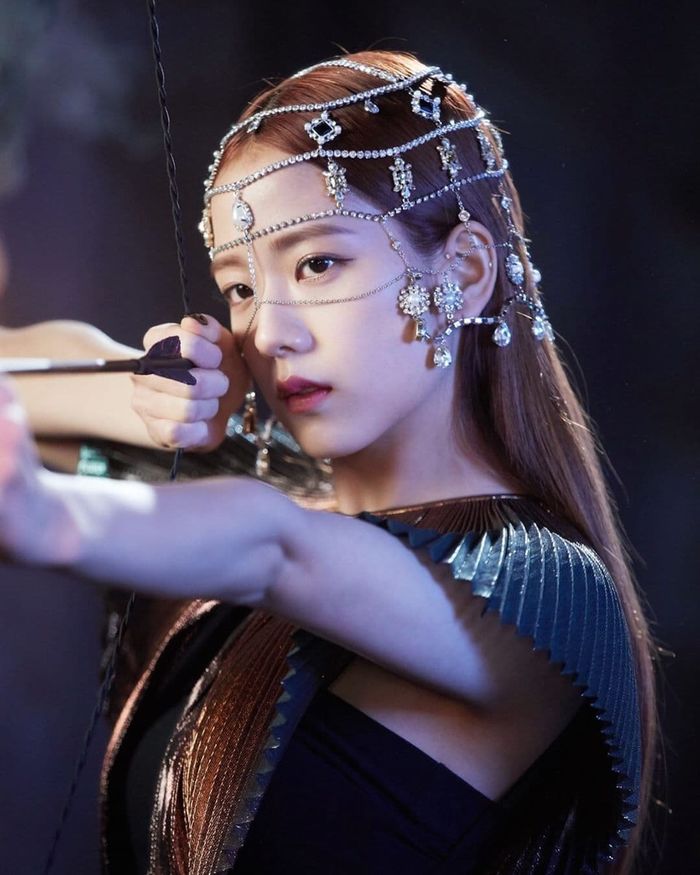 Lisa, Jisoo cùng chiếm giữ 2 vị trí đầu top 100 sao nữ đẹp nhất