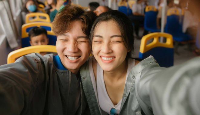 Lôi người yêu ra làm trò đùa là biểu hiện của tình yêu hạnh phúc