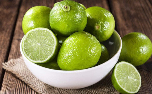 Chán cảnh lông mày nhợt nhạt dưỡng ngay với sữa tươi, nước ép hành tây