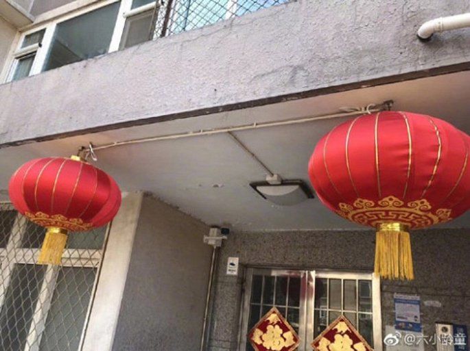 Lục Tiểu Linh Đồng 60 tuổi vẫn phong độ, múa gậy Như Ý cực dẻo