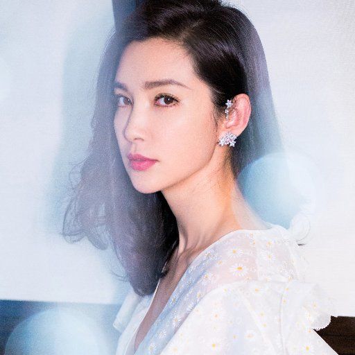 Lý Băng Băng tuổi 46 xinh đẹp, trẻ trung khi yêu bạn trai kém tuổi hơn