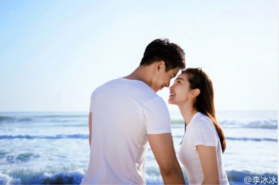 Lý Băng Băng tuổi 46 xinh đẹp, trẻ trung khi yêu bạn trai kém tuổi hơn