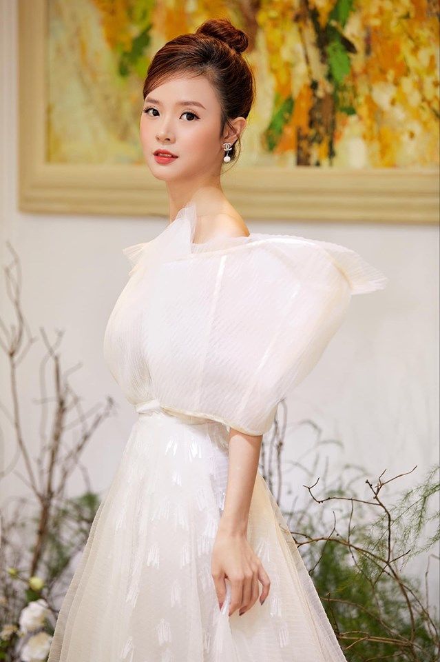 Midu tuổi 30 đầy hoàn hảo: Xinh đẹp, tài năng, giàu có nhưng ế