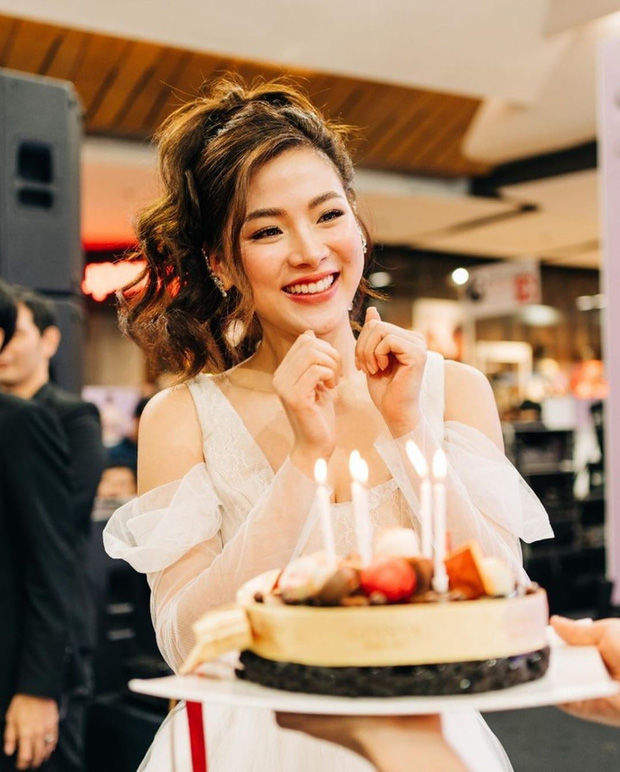 Mừng tuổi mới, mỹ nhân Baifern xinh đẹp tựa nữ thần