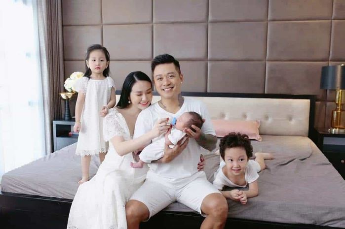 Nam Em - Quốc Bảo tình tứ, Thu Minh lần đầu khoe ảnh cưới ở Hà Lan