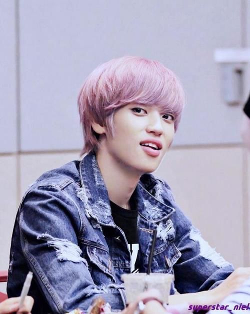 Nam idol sở hữu đôi môi dày quyến rũ: Nhìn D.O. (EXO), Jin (BTS) fangi