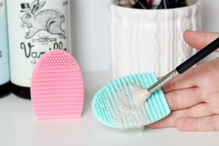 Tẩy trang đều đặn, đúng cách là tha hồ makeup, mụn chẳng mọc nổi