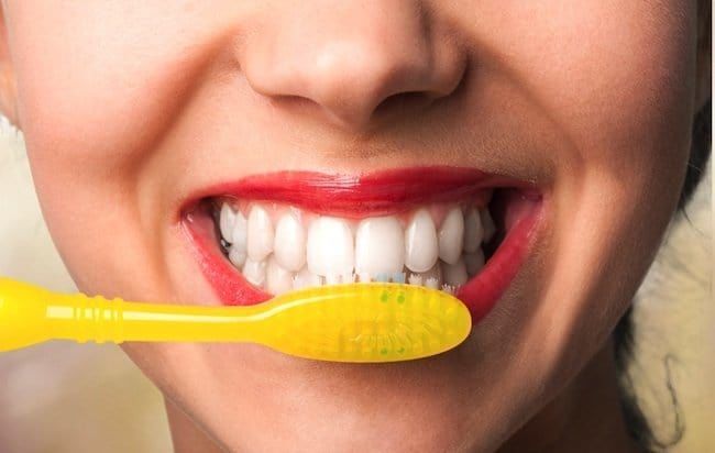 Ngậm dầu dừa cho hiệu quả ngừa sâu răng gấp đôi việc đánh răng