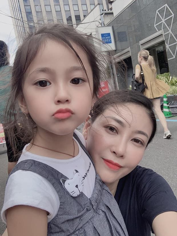 Ngân Anh bị cho bơm mông, Vĩnh Thụy than thở vì tin Thùy Linh hẹn hò