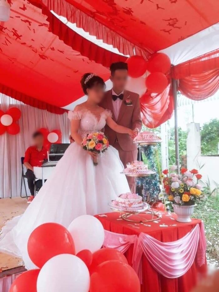 Lỡ có bầu, gia đình cô dâu bị nhà chồng xem thường, đòi lại sính lễ