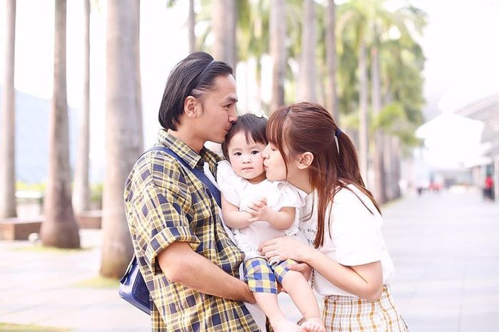 Ngọc Trinh đi Pháp shopping về đập hộp, H'Hen Niê đổi kiểu tóc lạ mắt