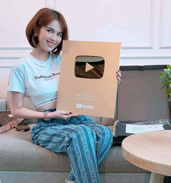 Ngọc Trinh nhận nút vàng Youtube, Đen Vâu thị phạm cách chăn nuôi lợn
