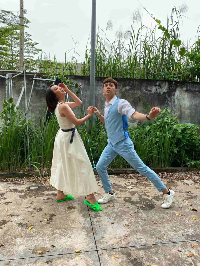Ngọc Trinh nhận nút vàng Youtube, Đen Vâu thị phạm cách chăn nuôi lợn