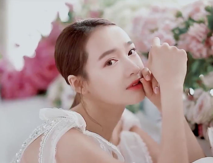 Nhá hàng clip hậu trường Nhã Phương gây sốt vì nhan sắc gái một con