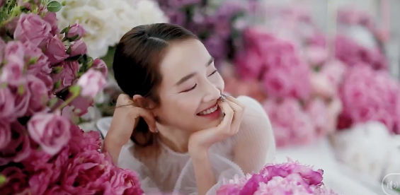 Nhá hàng clip hậu trường Nhã Phương gây sốt vì nhan sắc gái một con