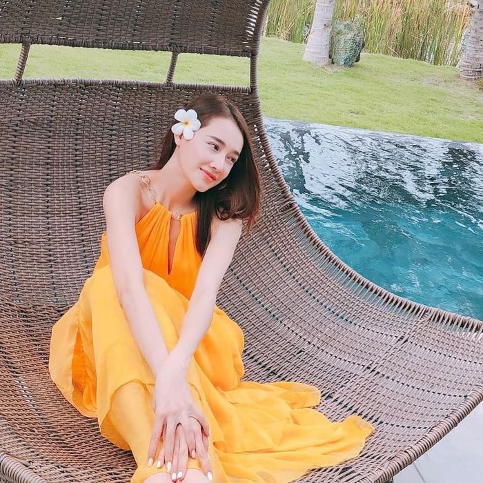 Nhã Phương vừa đổi kiểu tóc mái thưa, Netizen xuýt xoa khen giống Song