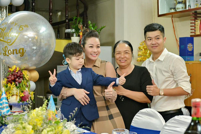 Nhật Kim Anh: Để chồng nuôi con vì sợ bé sống cảnh đầu đường xó chợ