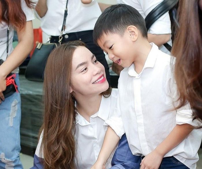 Nhóc tỳ Vbiz giỏi ngoại ngữ: Con Đan Trường 4 thứ tiếng chưa phải nhất
