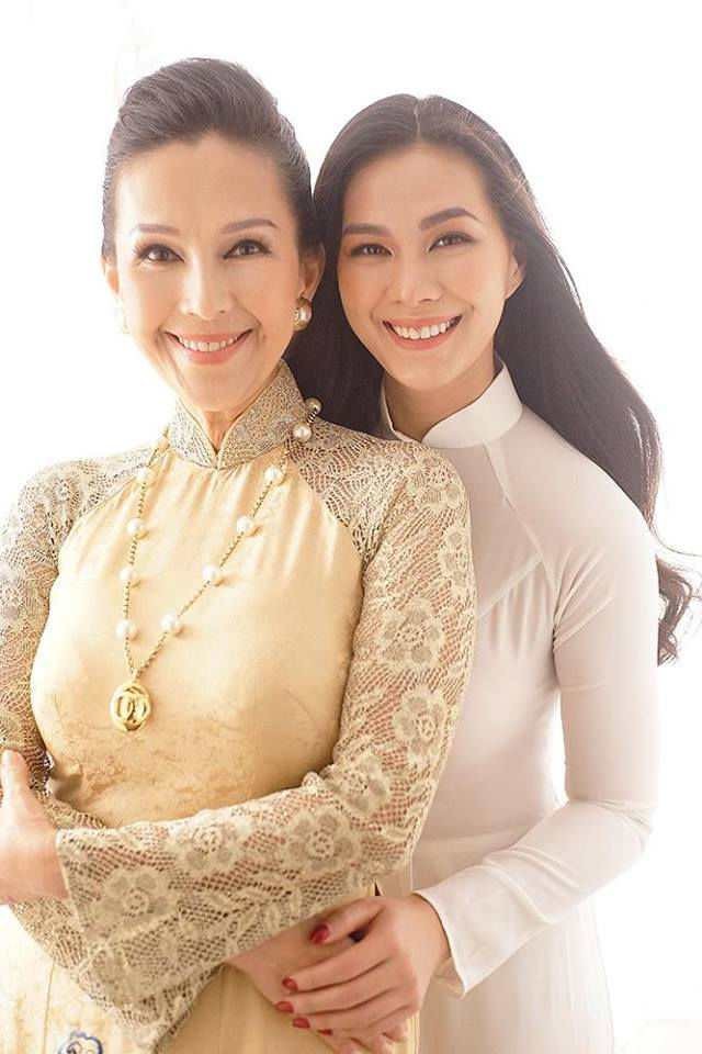 Những cặp mẹ con đình đám toàn hot girl - hot mom có tiếng
