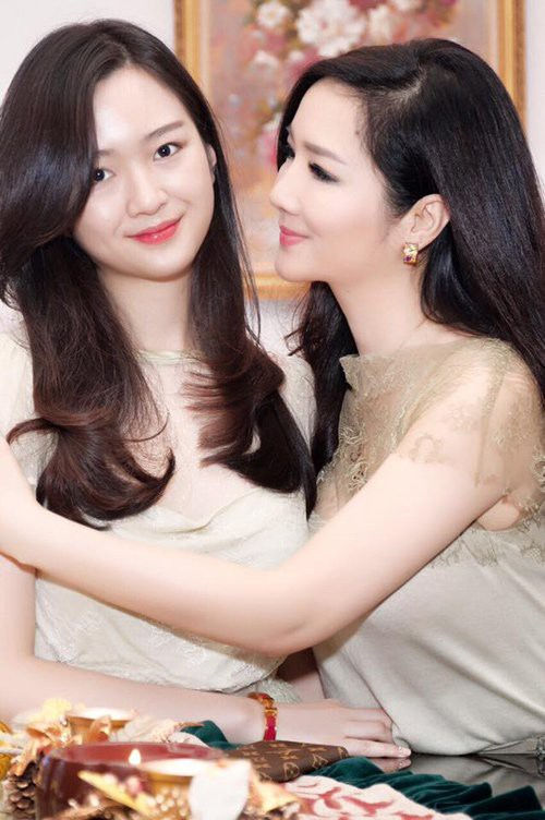 Những cặp mẹ con đình đám toàn hot girl - hot mom có tiếng