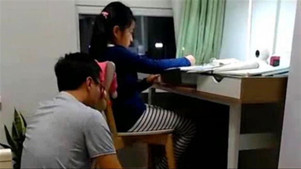 Nửa đêm nhắn hỏi Cô giáo đã ngủ chưa và câu trả lời gây tranh cãi