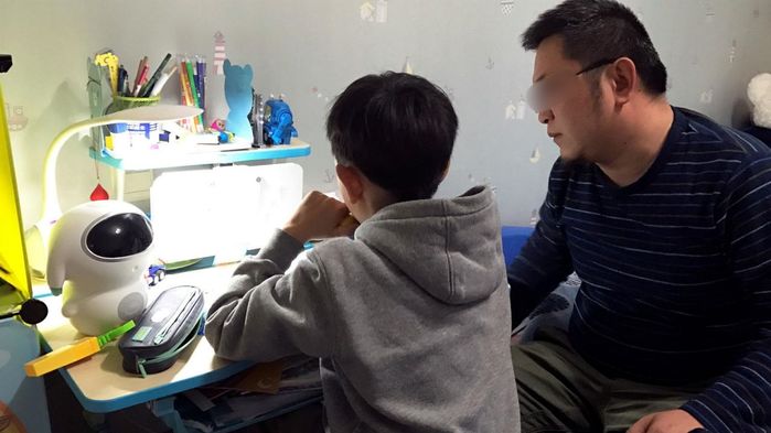 Nửa đêm nhắn hỏi Cô giáo đã ngủ chưa và câu trả lời gây tranh cãi
