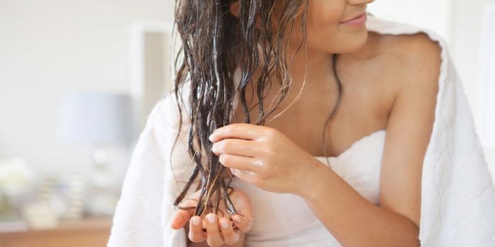 Phái nữ muốn khỏe đẹp dừng ngay thói quen sơn móng tay, gội đầu trễ