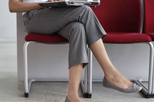Phái nữ muốn khỏe đẹp dừng ngay thói quen sơn móng tay, gội đầu trễ