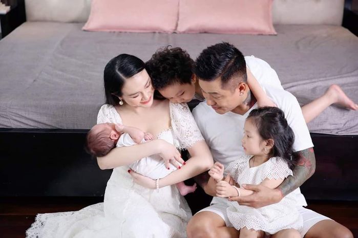 Ảnh hot sao Việt: H'Hen Niê quên nội y