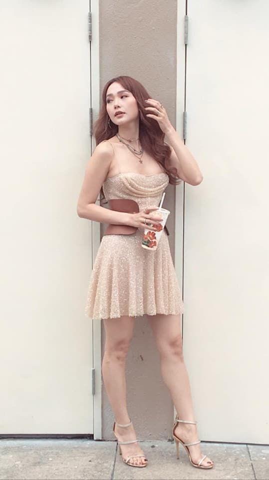 Ảnh hot sao Việt: H'Hen Niê quên nội y